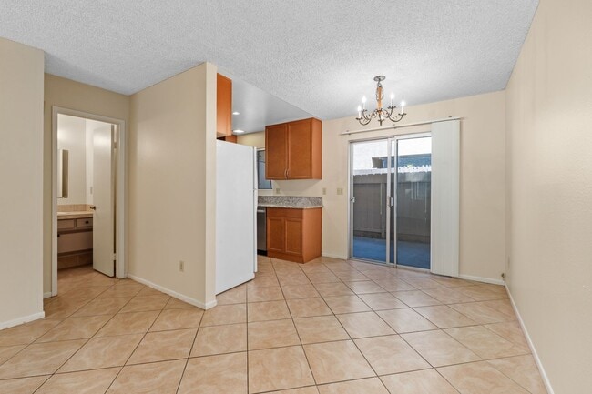 Building Photo - Spacious 3-Bedroom Townhome Near UCSD & UT...