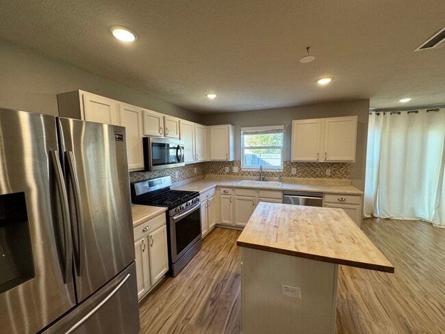 Building Photo - 15031 Tiki Trail