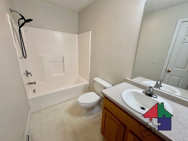 Building Photo - Beautiful Milton 2 Bedroom - Attached Garage!