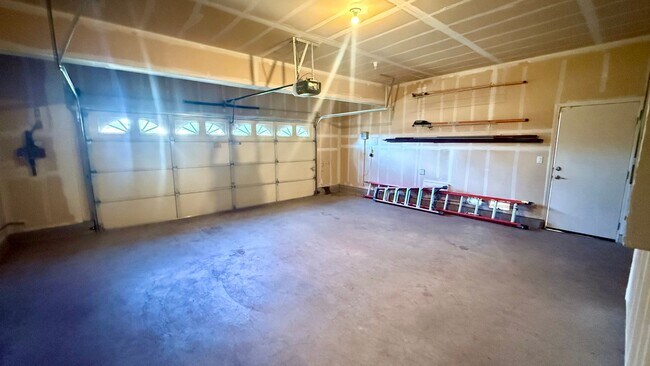 Building Photo - New listing! Bright and Spacious, Close to Parks and Trails