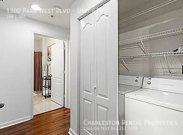 Building Photo - 1300 Park W Blvd