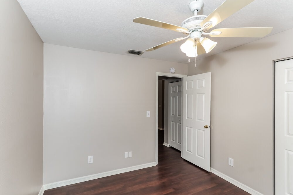 Building Photo - 1710 Wakefield Dr