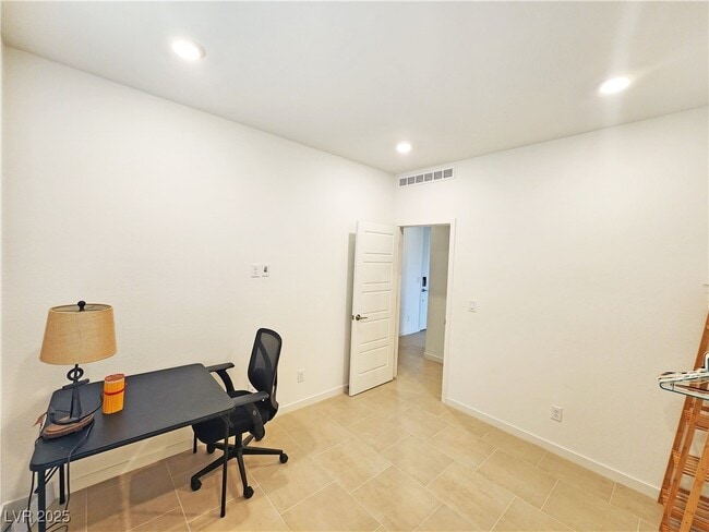 Building Photo - 4096 E Cactus Cyn Dr