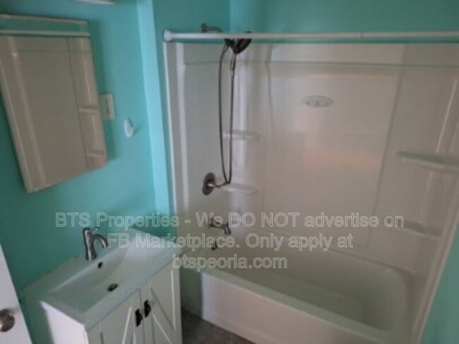 Building Photo - 114 S Cedar St