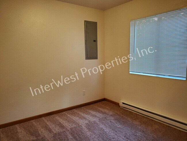 Building Photo - 2622 SE 84th Ave