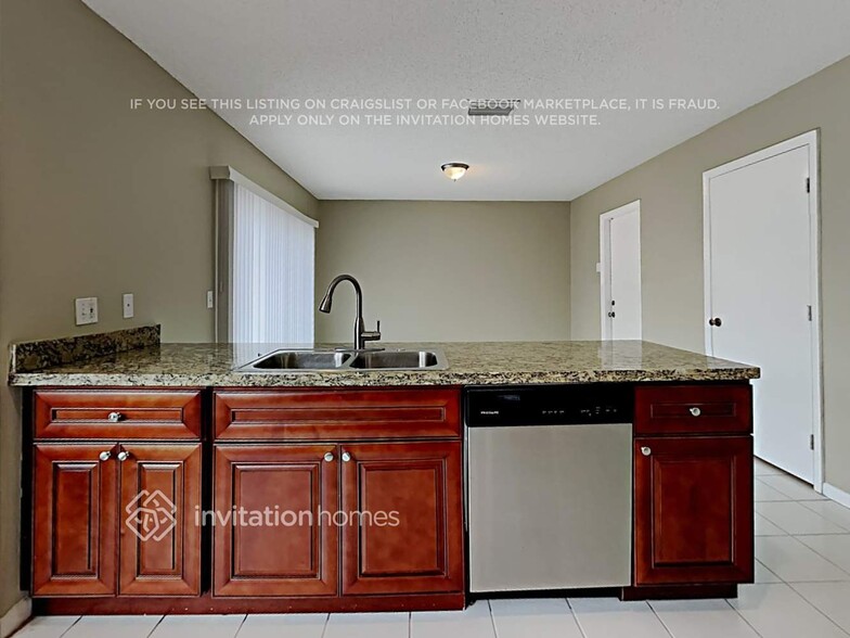 Building Photo - 10859 Buttonwood Lake Dr