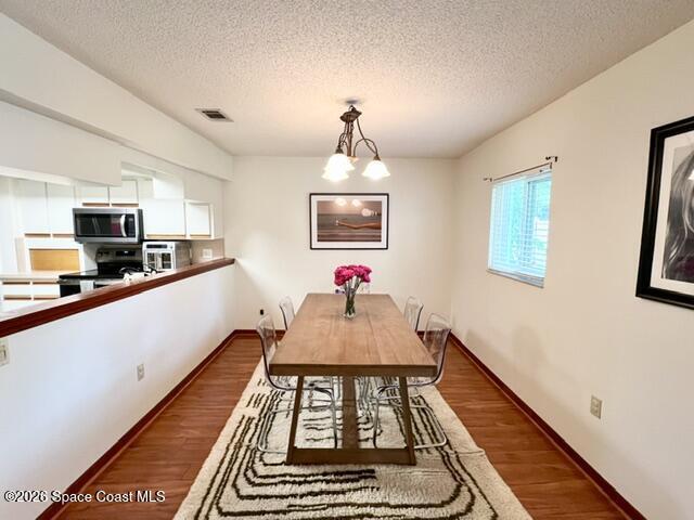 Building Photo - 2108 Rosewood Dr
