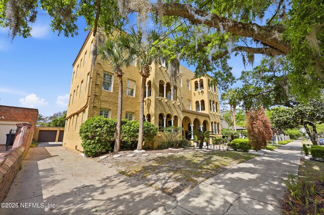 Building Photo - 1786 Challen Ave