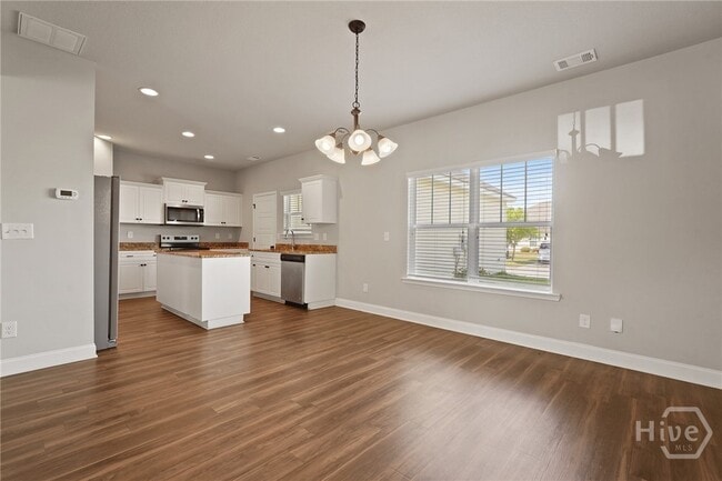 Building Photo - 504 Potter Stone Square