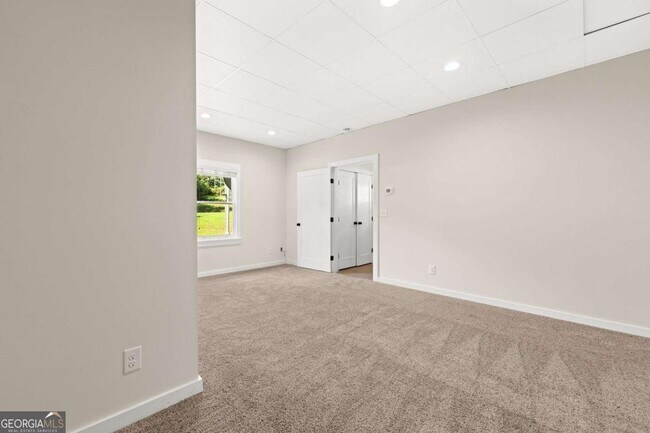 Building Photo - 221 Columbus Dr