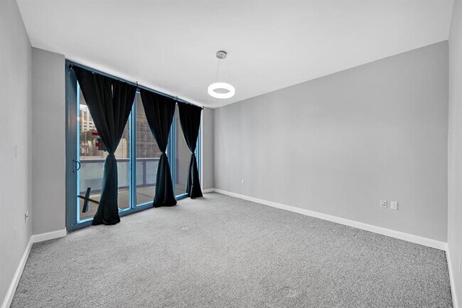 Building Photo - 333 Las Olas Way