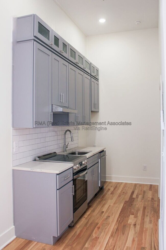 Building Photo - 4 6/8 Zebulon St