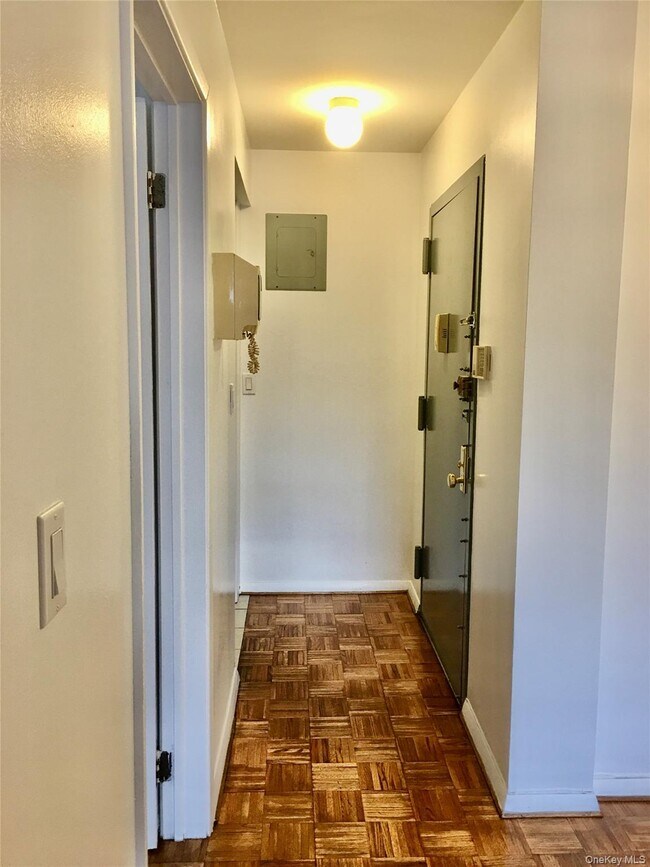 Building Photo - 68-03 41st Ave