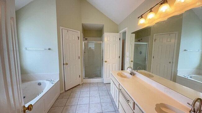 Building Photo - Great 3 bed, 2 bath home in Broken Arrow w...