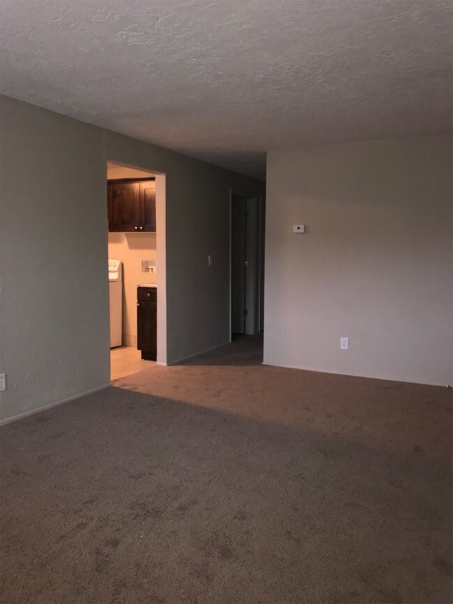 Building Photo - 2553 S Lake Park Cir