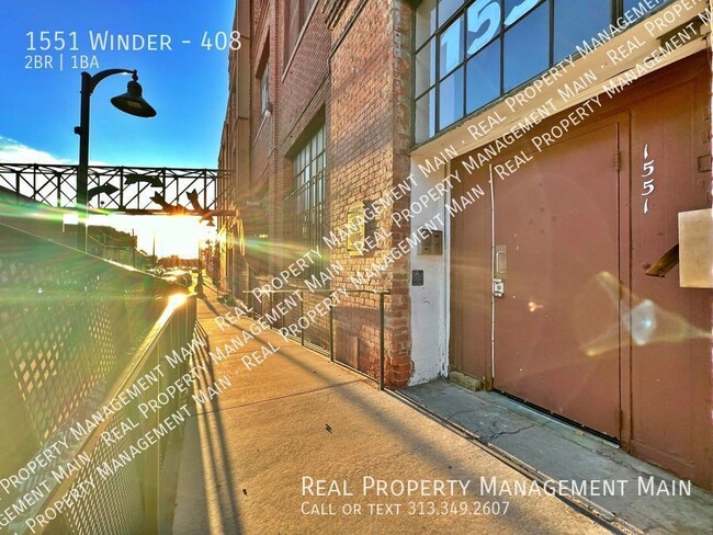 Building Photo - Eastern Market's 2 Bedroom Loft