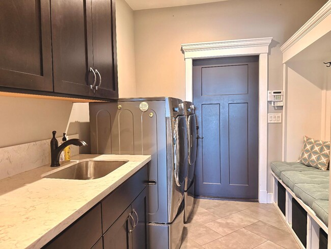 Building Photo - 760 Beachwood Ct