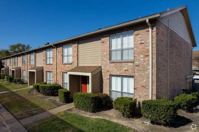 2Bd townhomes - Summervale Apartments