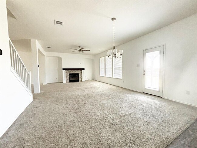 Building Photo - 1720 Foxglove Dr
