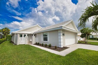 Building Photo - Seasonal Short-Term 2 Bed 2 Bath Heated Pool Villa with a Den in Harrington Lakes at Planation Go...
