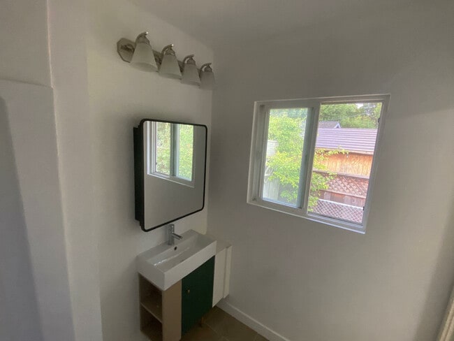 Building Photo - 35 Inyo Ave