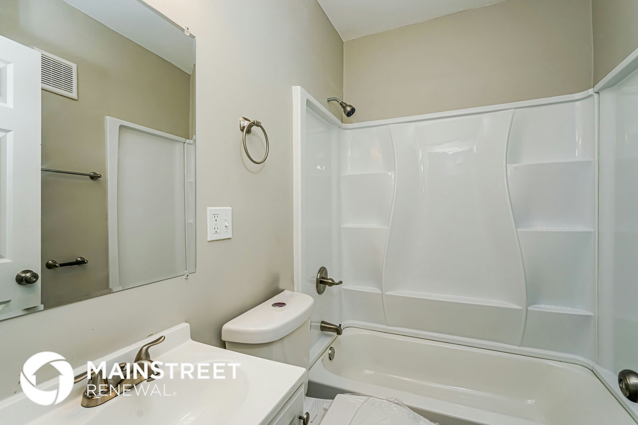 Building Photo - 1028 Walter Ave