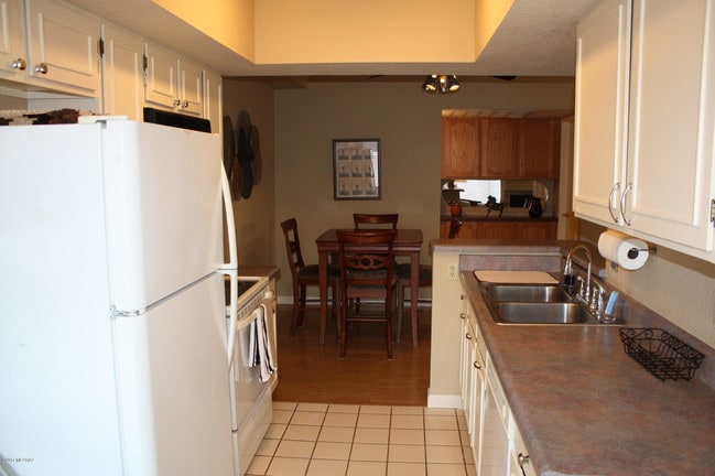 Building Photo - 7952 E Colette Cir