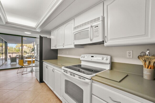 Building Photo - 3440 S Ocean Blvd