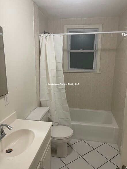 Building Photo - 14 Callender St