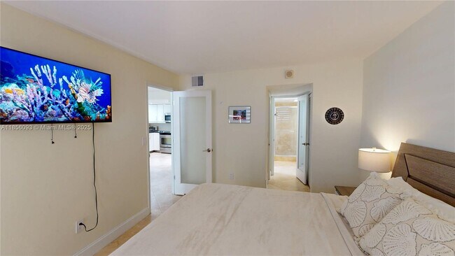 Building Photo - 345 Ocean Dr