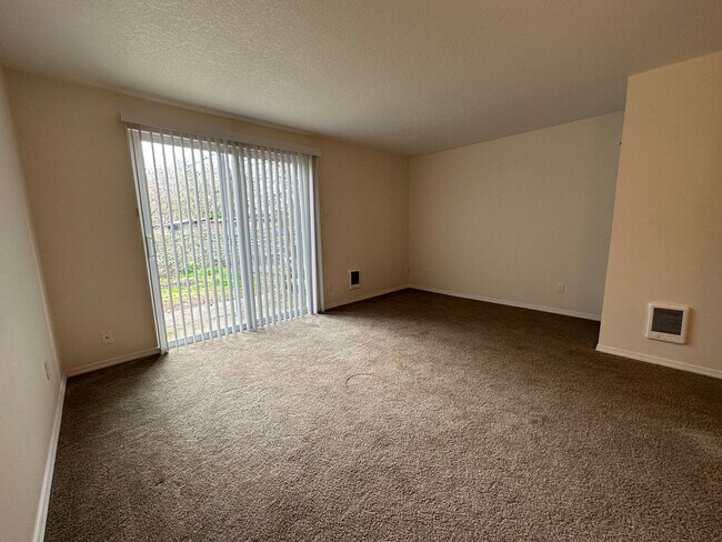 Building Photo - 6552 SW 192nd Ave