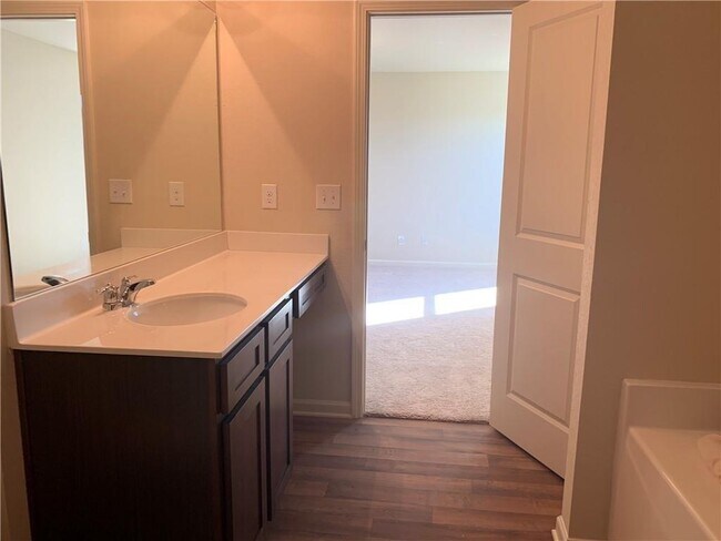 Building Photo - 929 Independence Ave