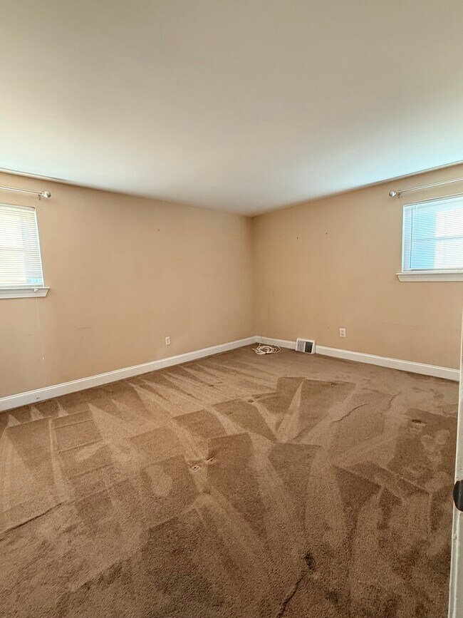 Building Photo - 3808 Ronnald Dr