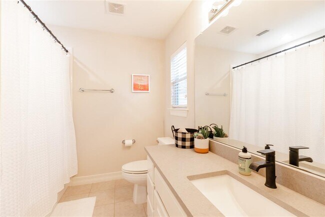 Building Photo - 2619 Colby St