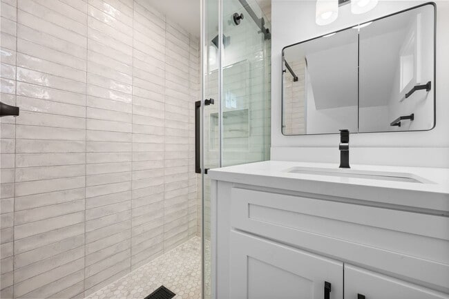 Building Photo - Modern Indoor / Outdoor Living with Resort-Style Yard & Bonus Suite