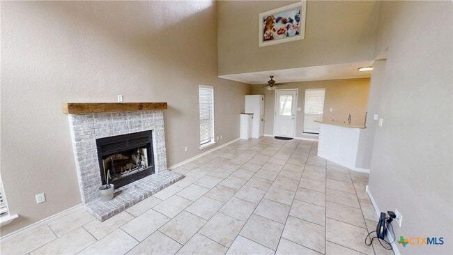 Building Photo - 8 E Shawnee Ln