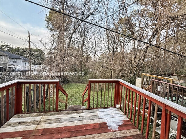 Building Photo - 2 Bed/2 Bath Townhome with Fenced Yard / Pet-Friendly / Vouchers Accepted / Available Now!