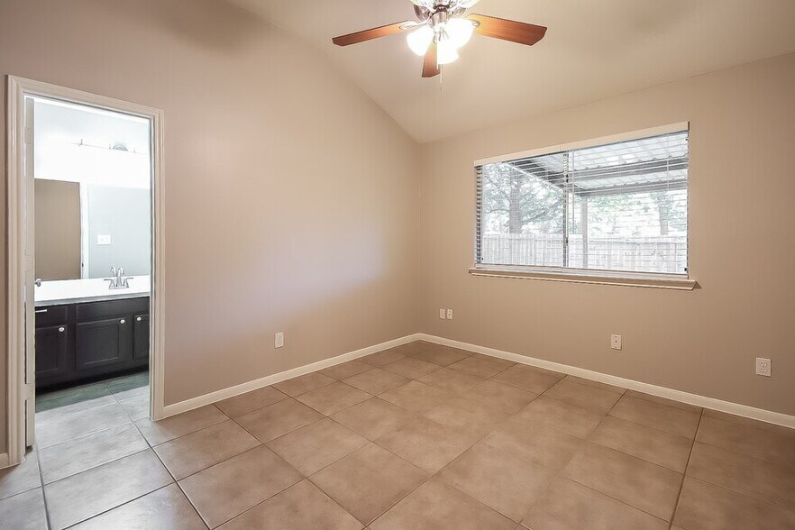 Building Photo - 10471 Twin Circles Dr