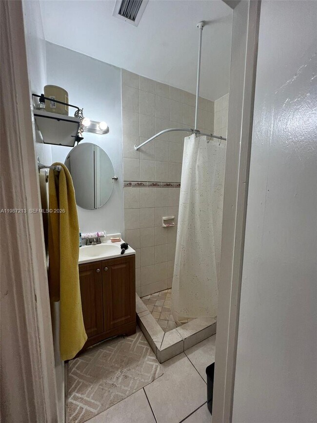 Building Photo - 2040 NE 183rd St