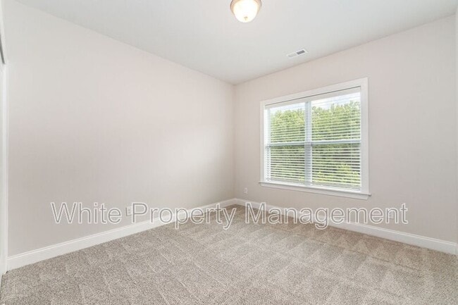 Building Photo - 209 Forsythia Ln