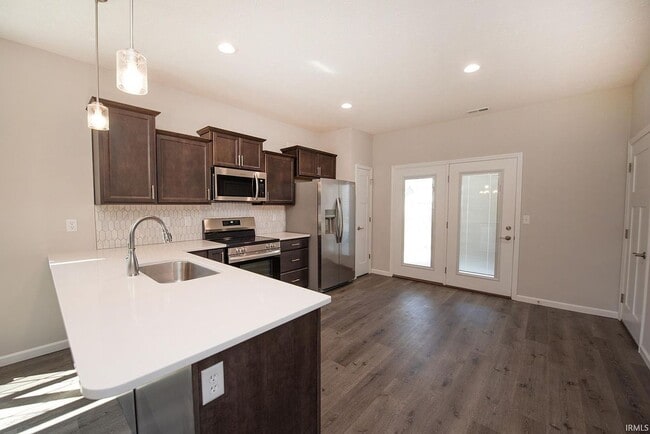 Building Photo - New 3 Bedroom Frankfort Home!