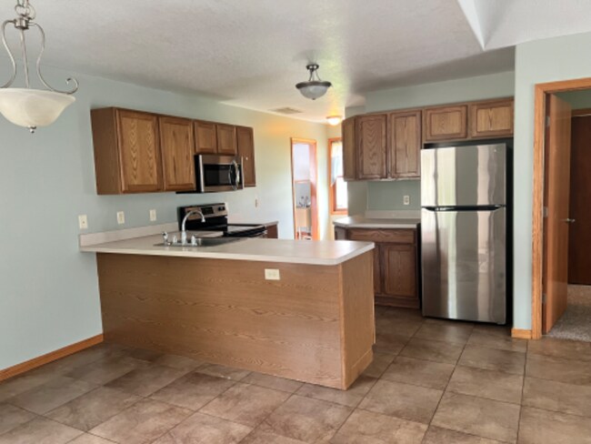 Primary Photo - 262 Meadowbrook Ave