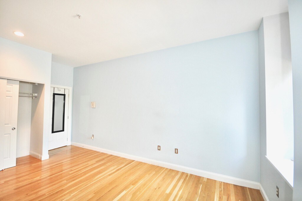 Building Photo - 342 Bunker Hill St