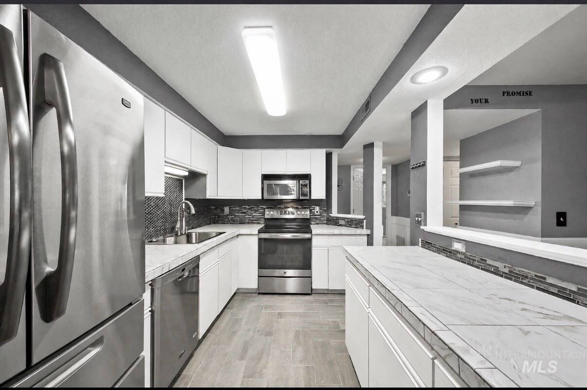 Building Photo - 3761 S Gekeler Ln