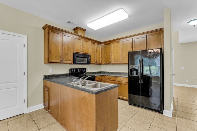 Building Photo - 4 Bedroom 2.5 Bathroom single family home ...