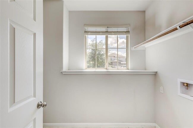 Building Photo - 425 Arrowhead Vine St
