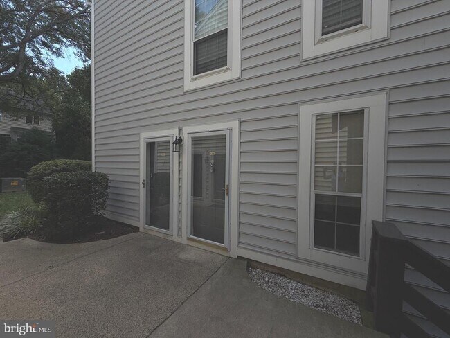 Building Photo - 10050 Oakton Terrace Rd
