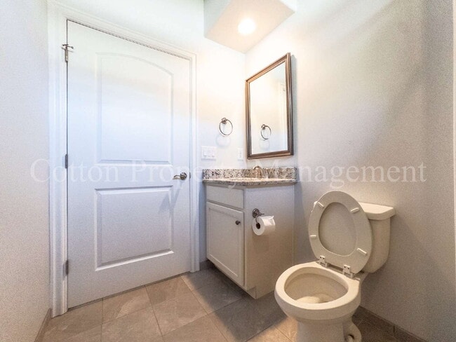 Building Photo - 633 Jenoa Dr