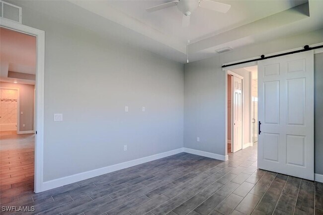 Building Photo - 428 SW 28th Pl