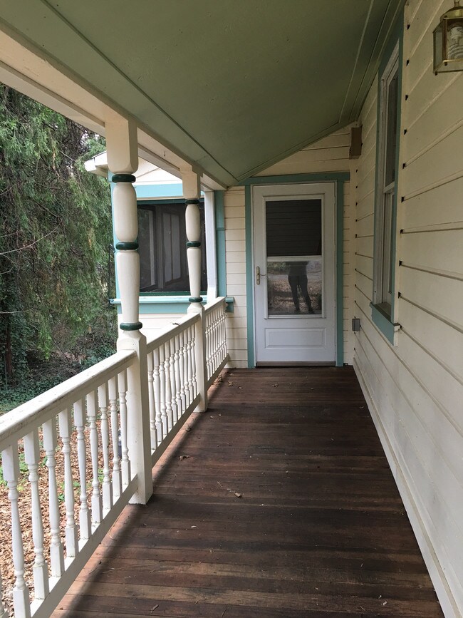 Building Photo - 228 B St